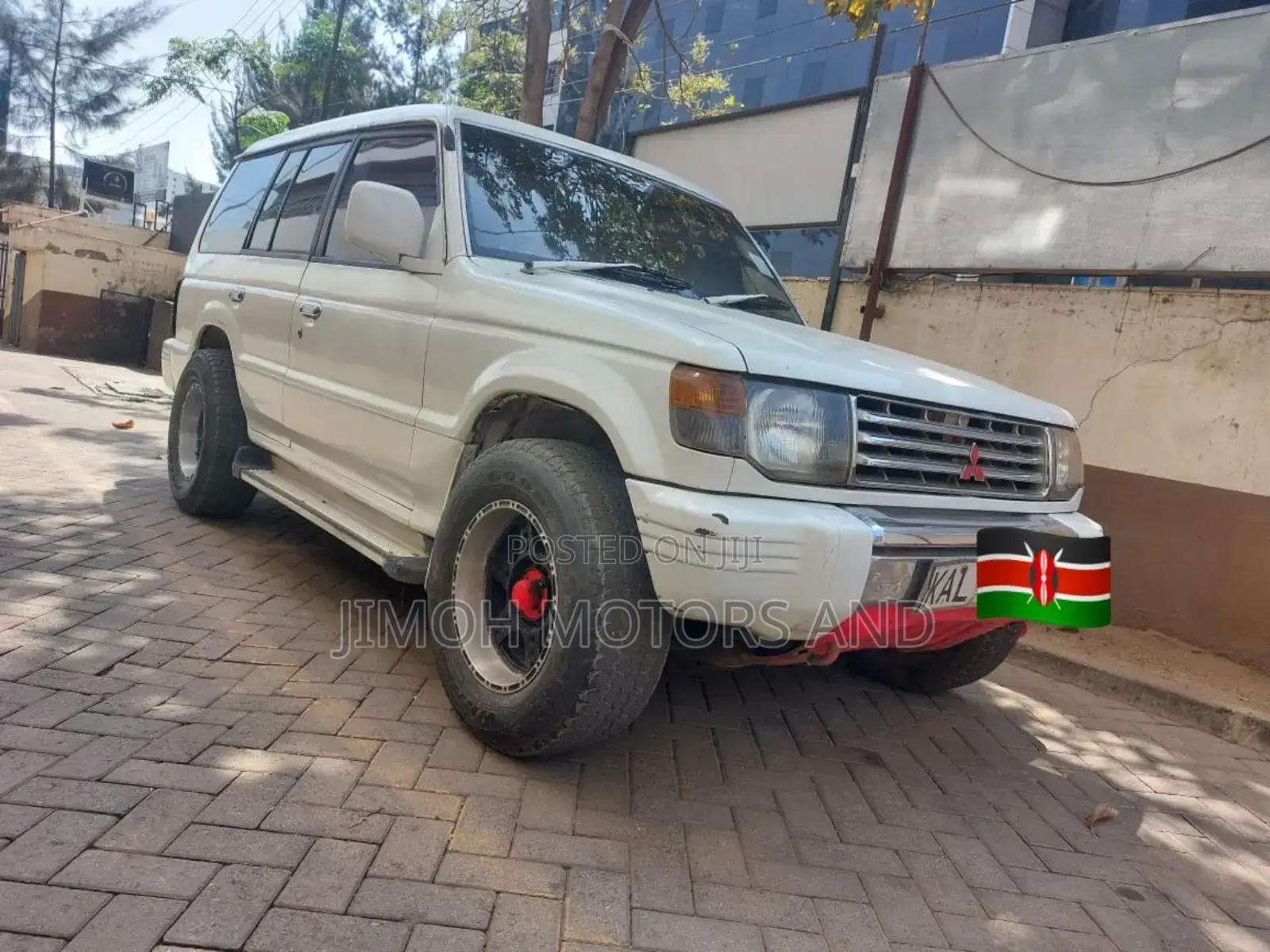 Mitsubishi Pajero 2001 White