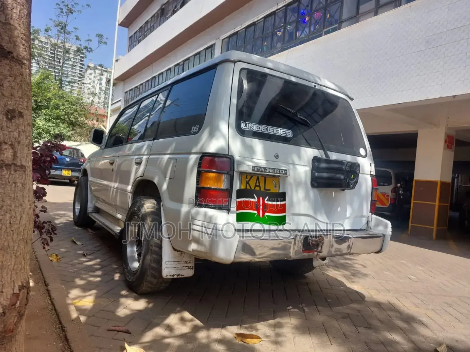 Mitsubishi Pajero 2001 White