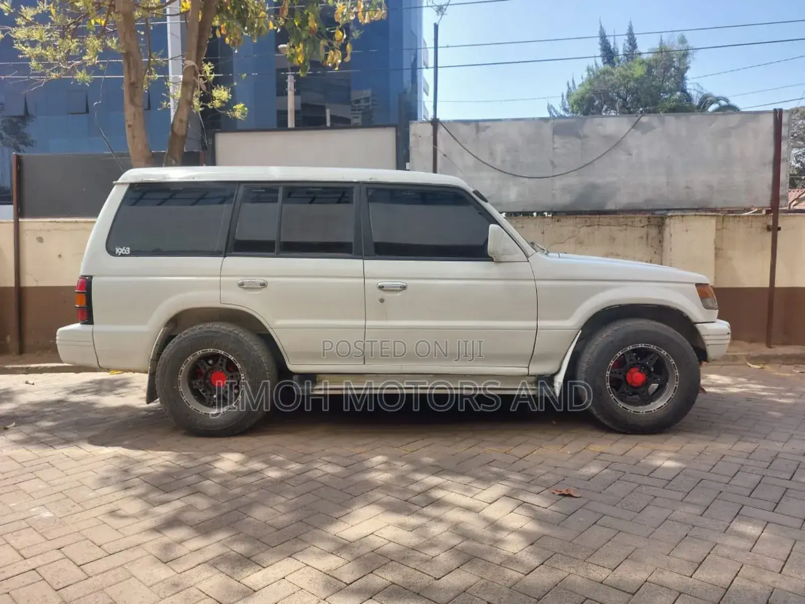 Mitsubishi Pajero 2001 White