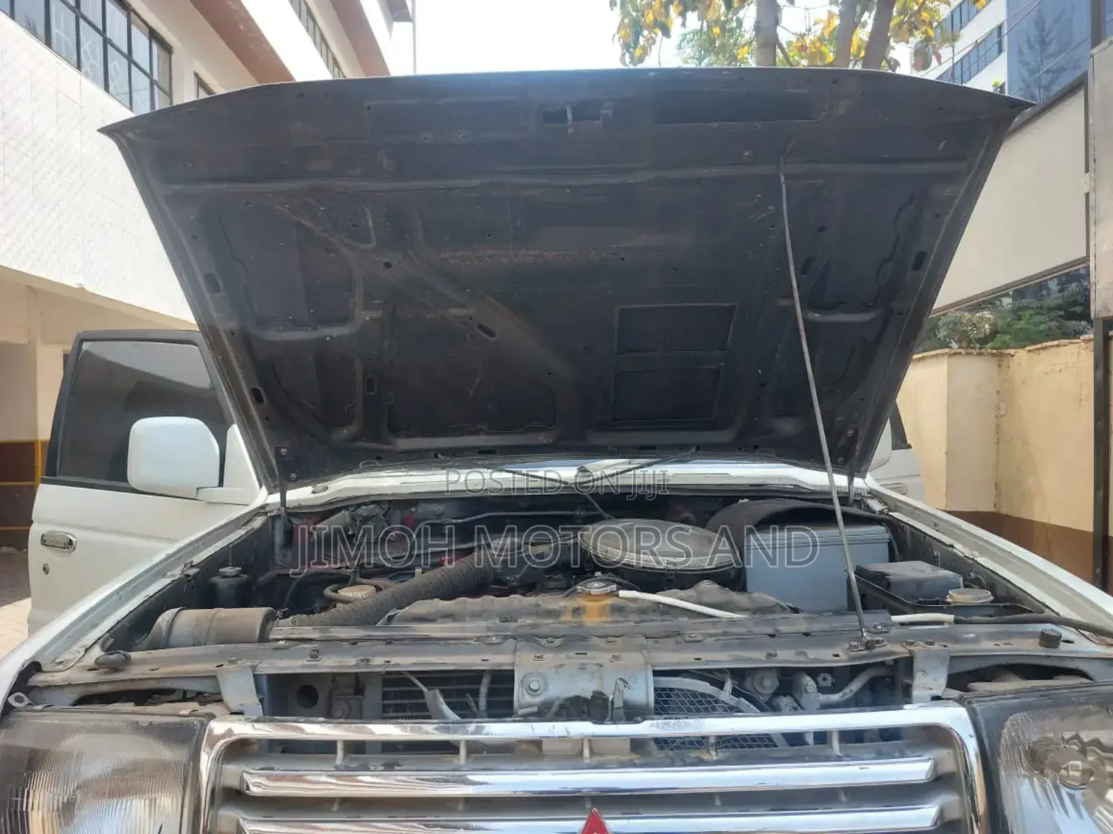 Mitsubishi Pajero 2001 White