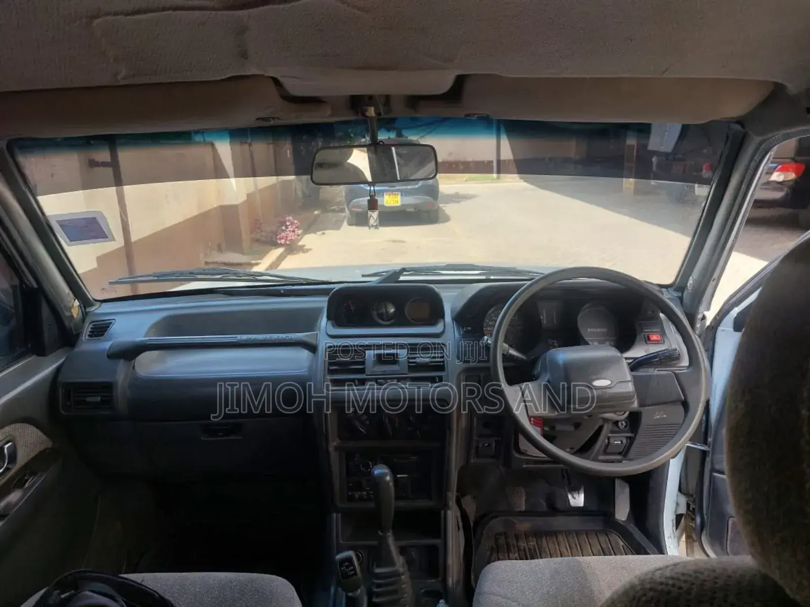 Mitsubishi Pajero 2001 White