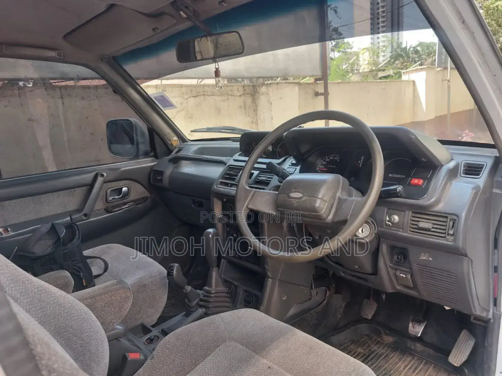 Mitsubishi Pajero 2001 White