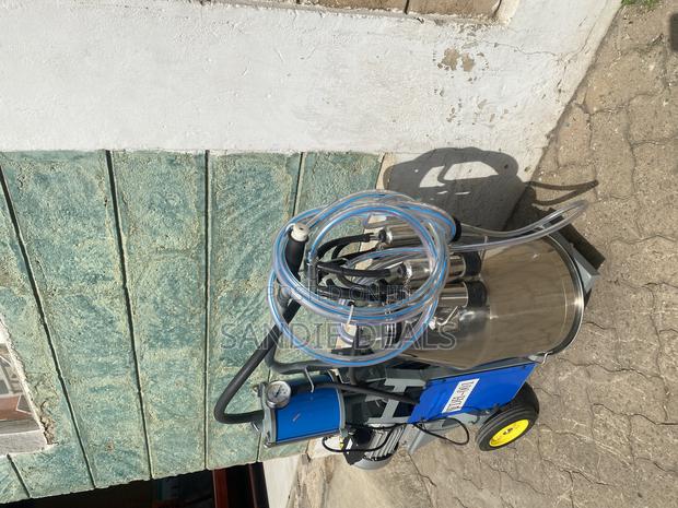 Portable Milking Machine - thumbnail 3