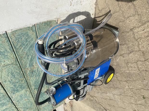 Bucket Milker/Bucket-Type Milking Machine - main view