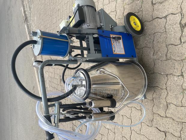 Automatic Milking Machine - thumbnail 3