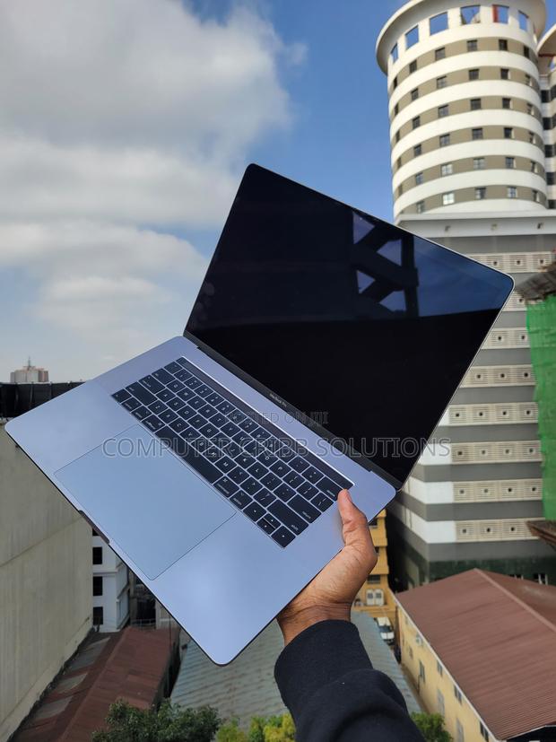 Laptop Apple MacBook Pro 2017 16GB Intel Core I7 SSD 512GB - main view