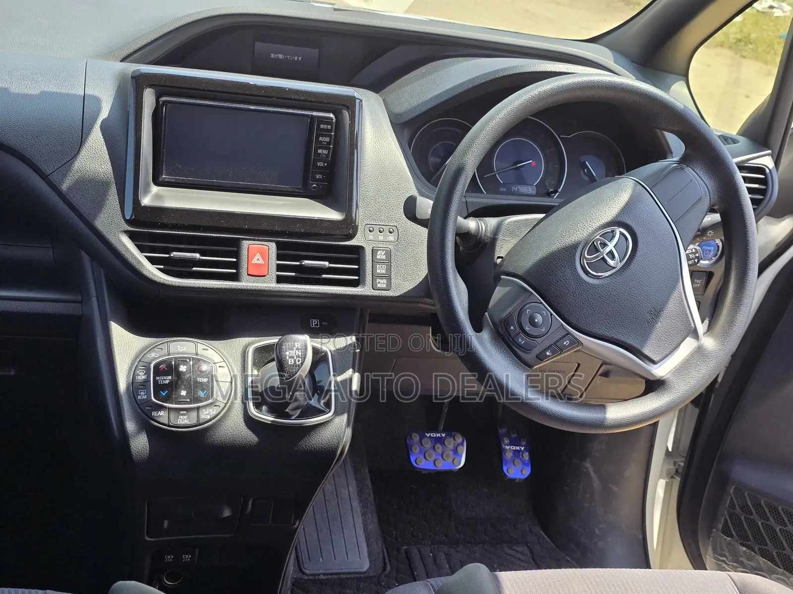Toyota Voxy 2018 White