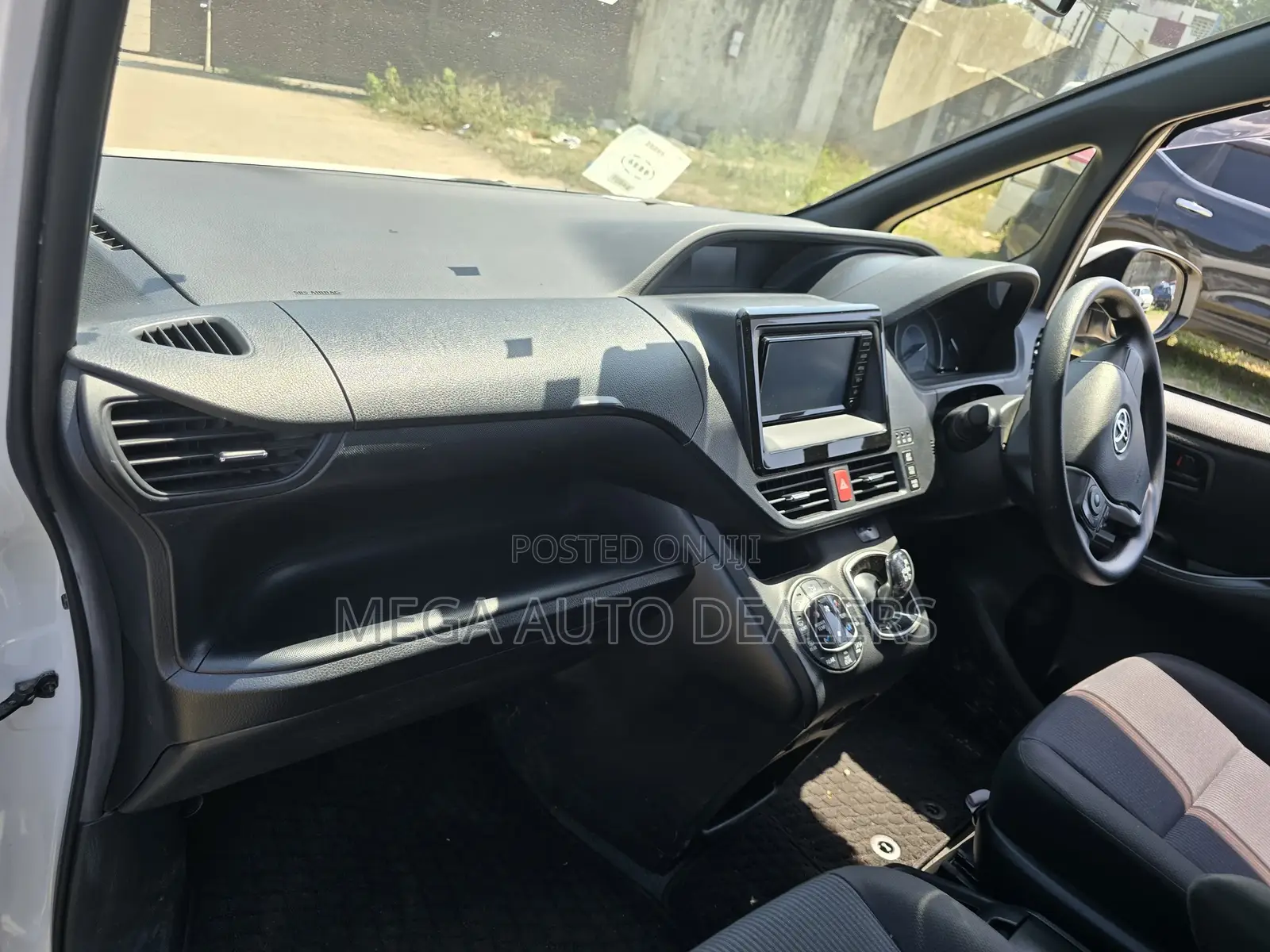 Toyota Voxy 2018 White