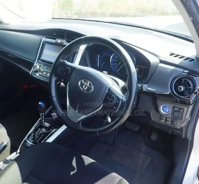 Toyota Corolla Fielder 2019 Silver