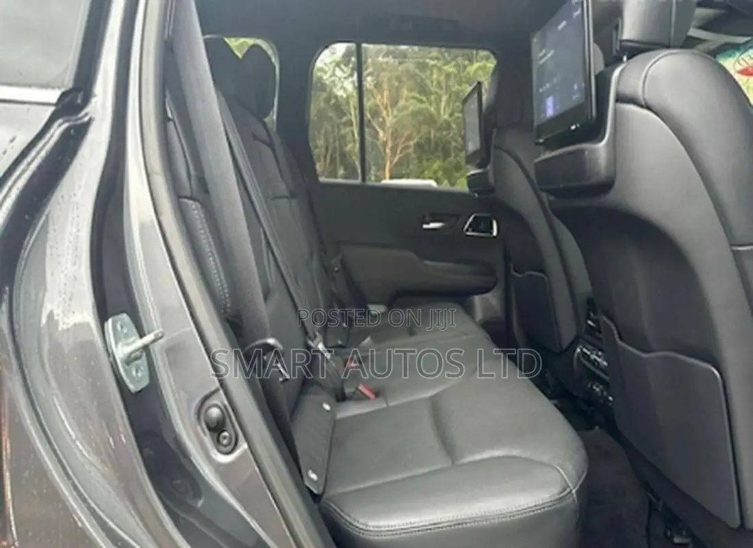 Toyota Land Cruiser LC300 2021