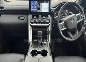 Toyota Land Cruiser LC300 2021