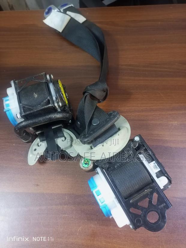Axio/ Fielder Seatbelts - thumbnail 2