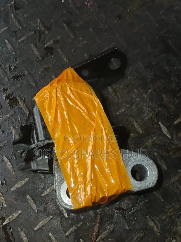 Engine Mounting Wish/Noah - thumbnail 2