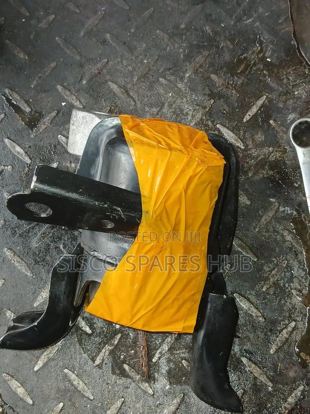 Engine Mounting Wish/Noah - thumbnail 3
