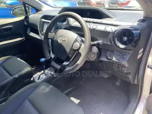 Toyota Aqua 2018 Silver