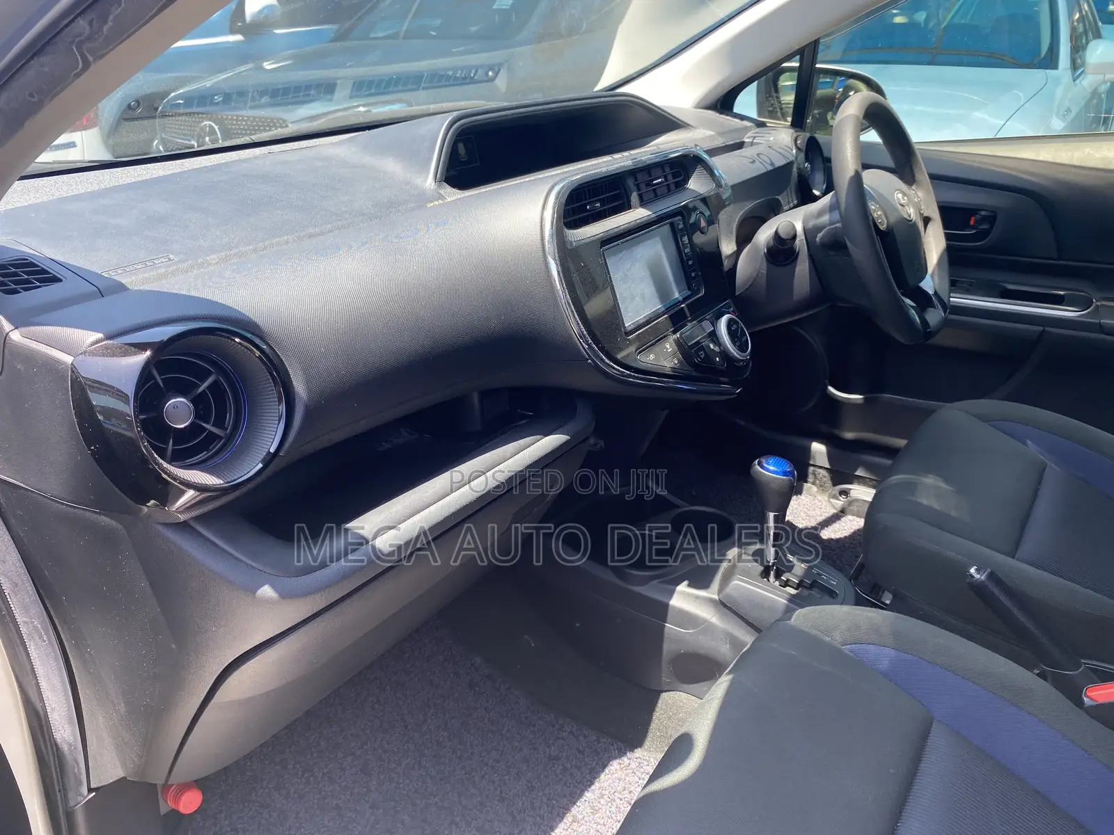 Toyota Aqua 2018 Silver