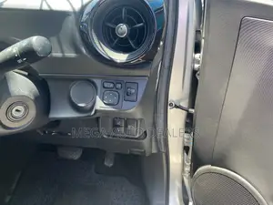 Toyota Aqua 2018 Silver