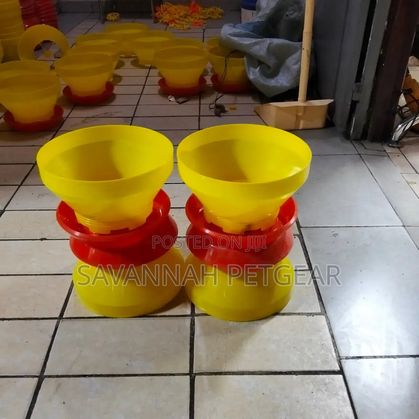 Pre-Starter Chick Feeder Used in Broiler Poultry Farming