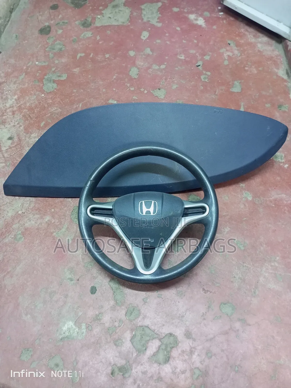 Honda Insight Dashboard and Steering Wheel