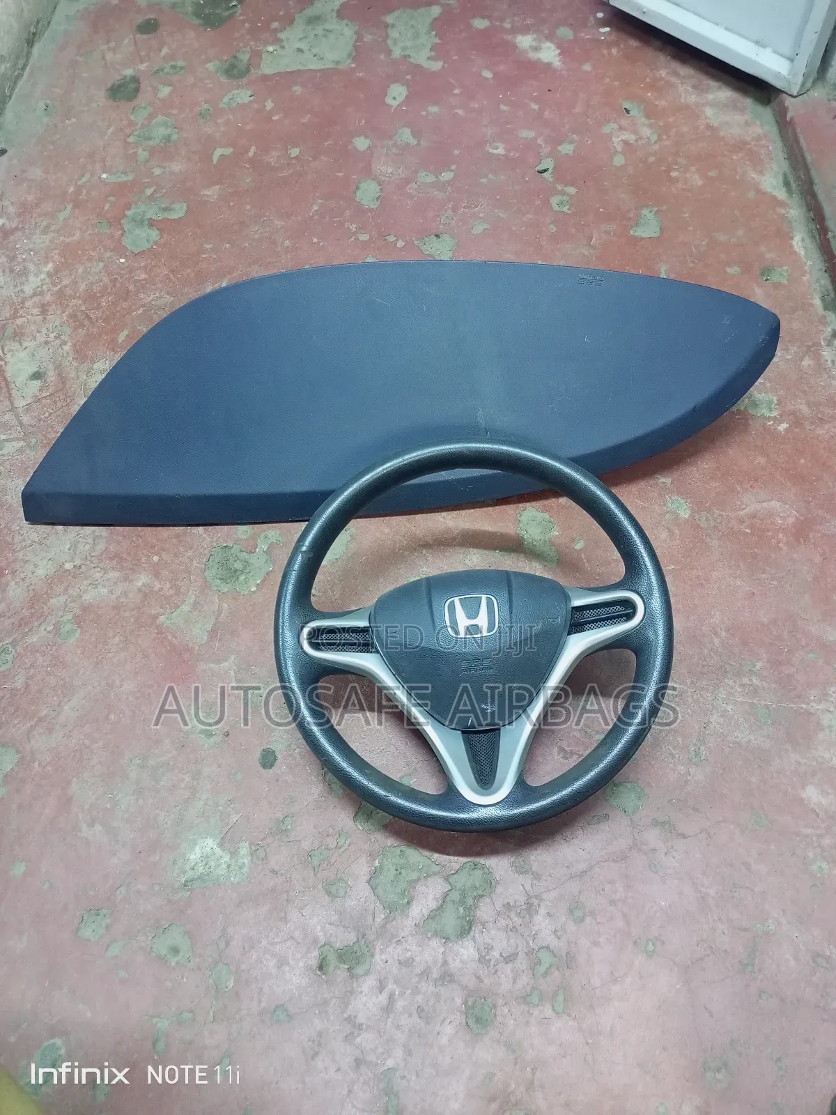 Honda Insight Dashboard and Steering Wheel