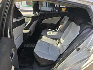 Toyota Prius 2018 Silver