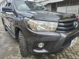 Toyota Hilux 2019 Gray