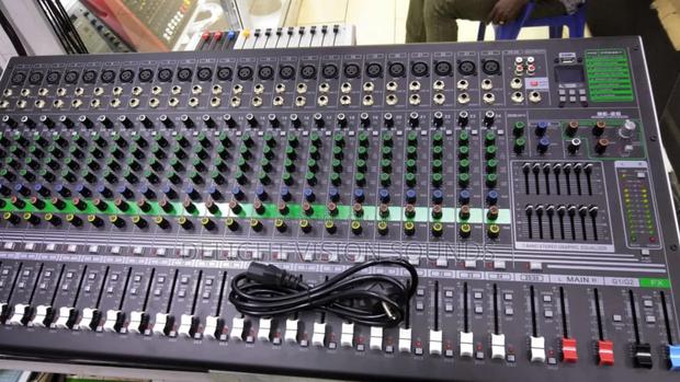 Yamaha 26 Channel Plain Mixer