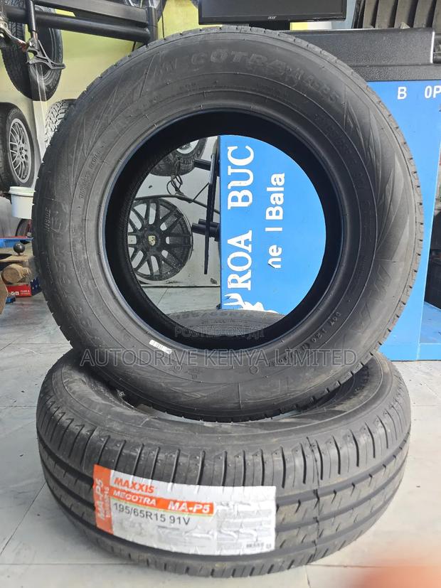 195/65r15 Maxxis Tire - thumbnail 3