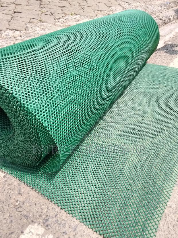 Green Plastic Mesh - thumbnail 2