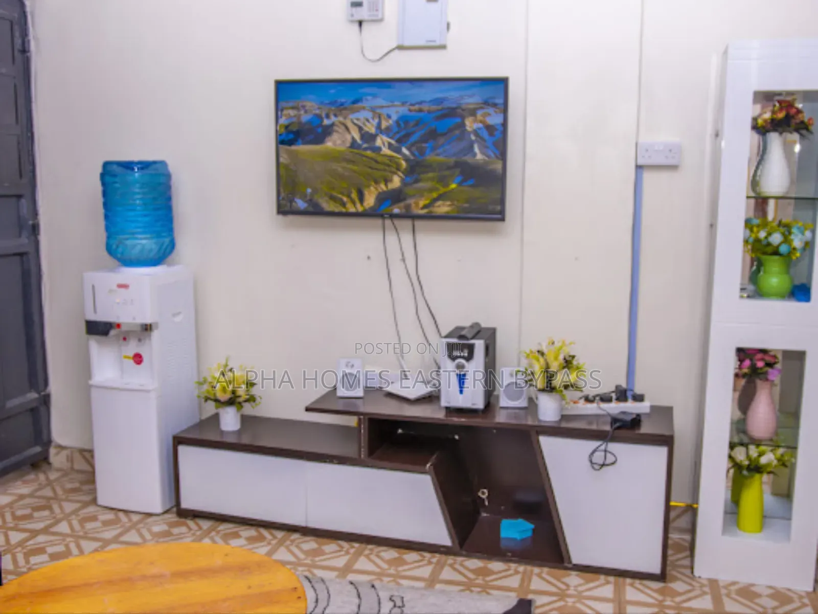 Contemporary City Escape: Fully Furnished One-Bedroom