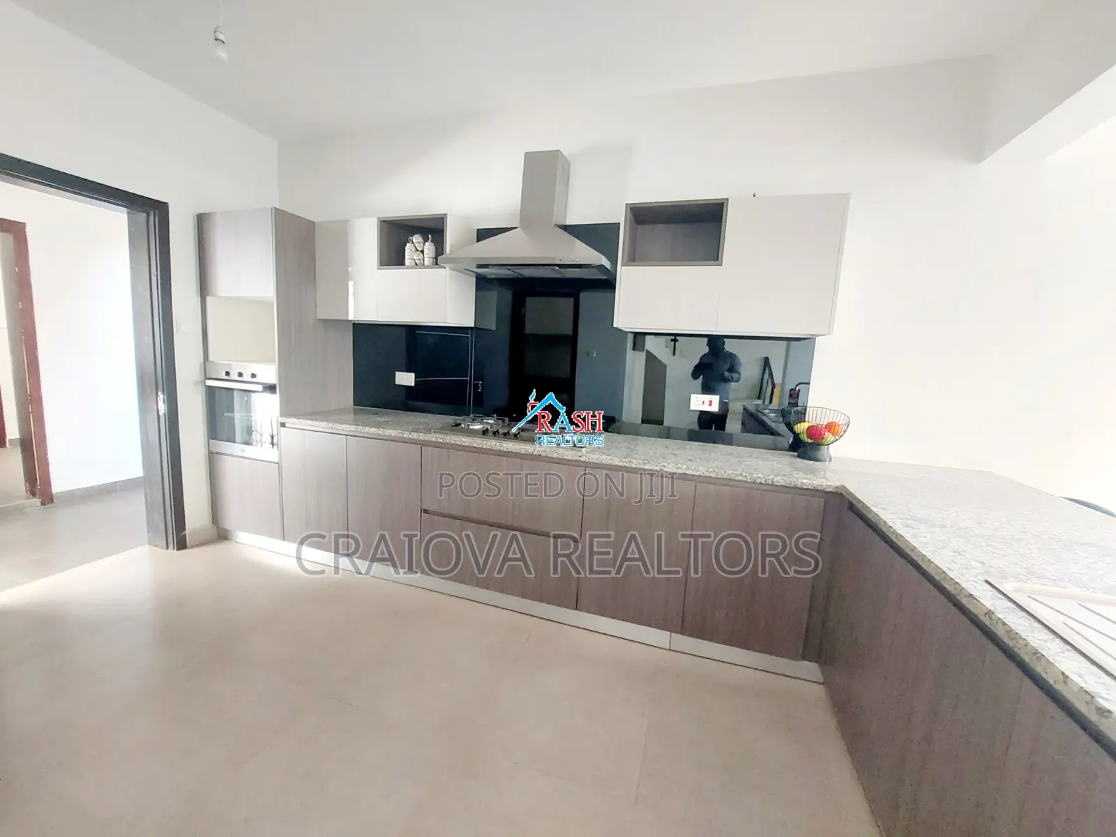 4bdrm Townhouse / Terrace in Gateway Mall Area for rent