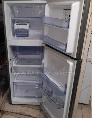 233 LTRS Samsung Top Mount Freezer Refrigerator Rt-28k3032s8