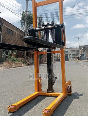 Manual Lifting Stacker 3m/1.5tonne - thumbnail 2