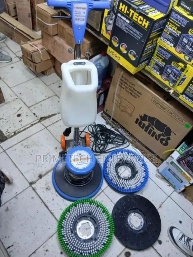 Floor Scrubber With 3brushes - main view