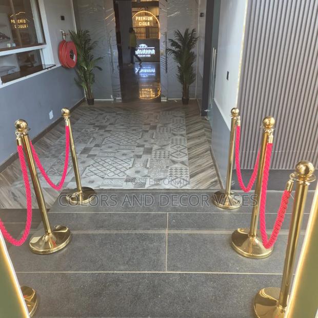 Stanchions Vip Red and Gold - main view
