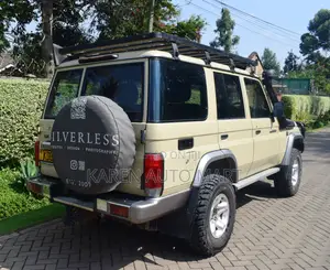 Toyota Land Cruiser 4.5 V8 DLX 2014 Beige