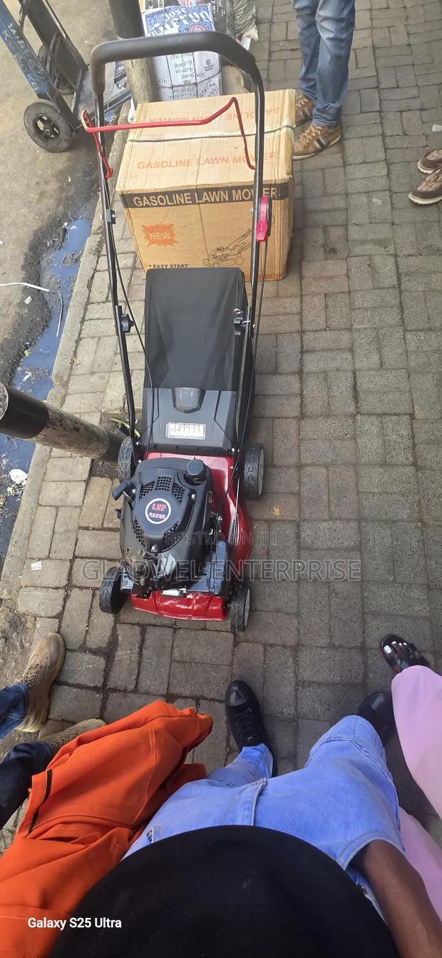 Quality Gasoline Lawnmower Machine 173cc 18inch 6hp