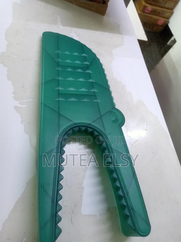 Red,Blue Green Quick Shoe Remover Cartoon - thumbnail 3