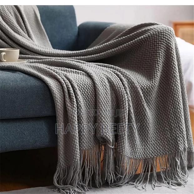 Knitted Throw Blanket - thumbnail 2
