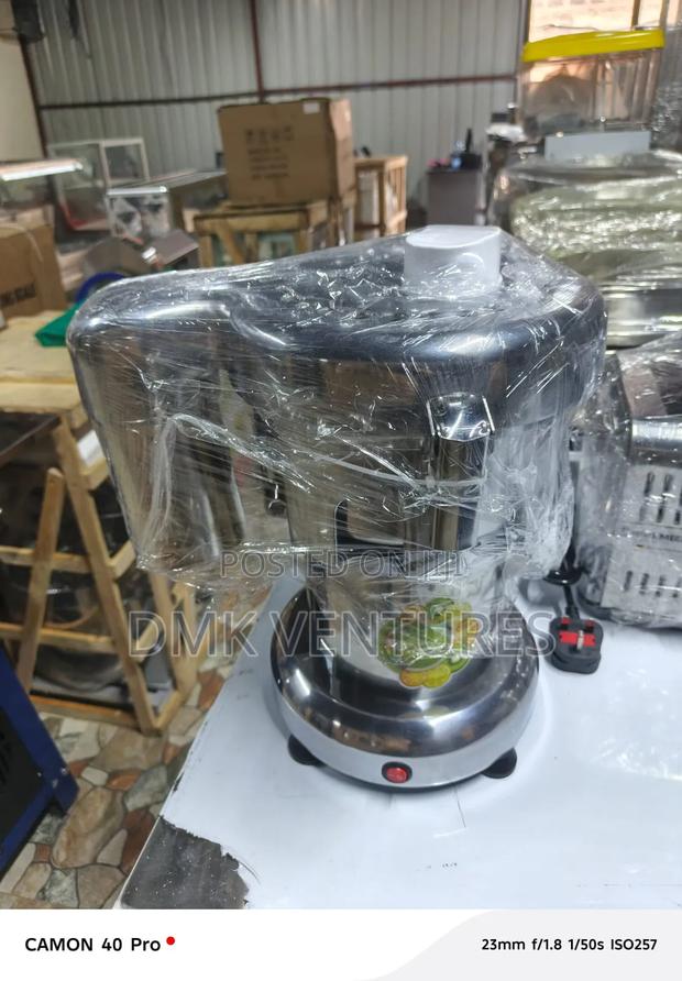 Impressive Juicer/Juice Extractor - main view