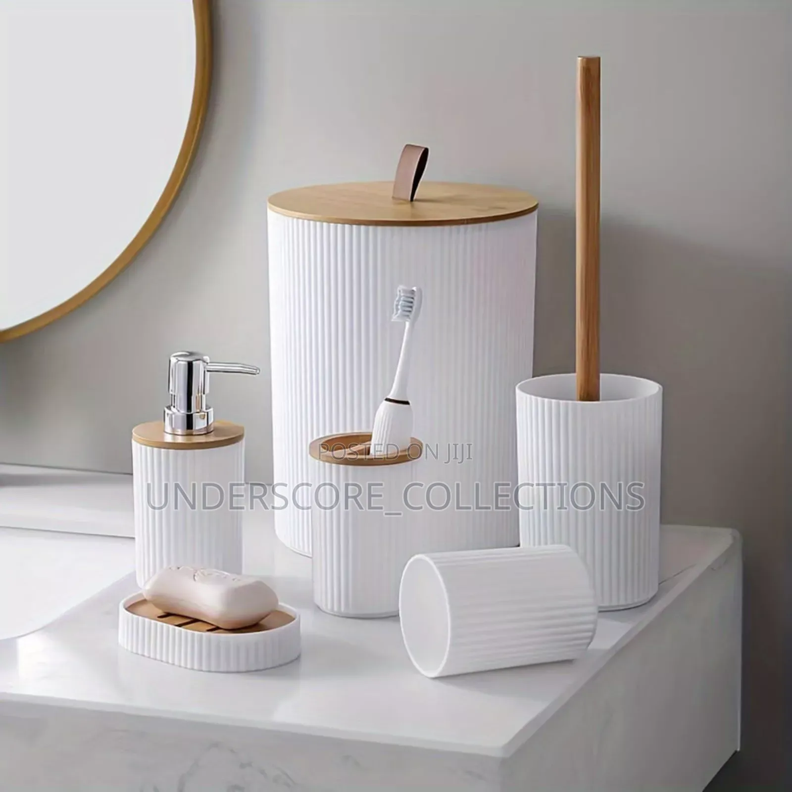 In Luxury Bathroom Accessories Set With Bamboo Lid