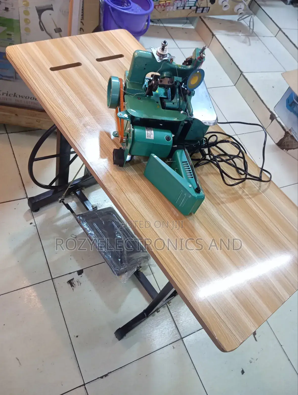 Complete Overlock Machine With Table and Motor