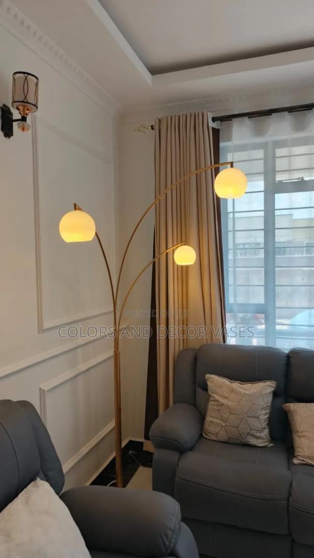 3 Lamp Shade Stand Gold