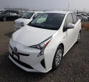 Toyota Prius Two 2018 Pearl