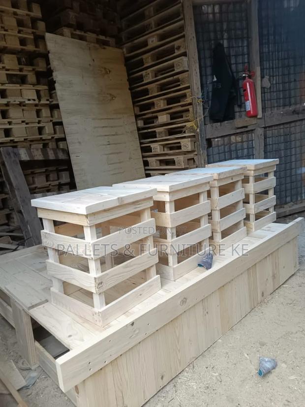 Single Pallet Stool