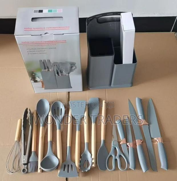 19pcs Silicone Cultery Set
*Available Colours Grey and Black - main view