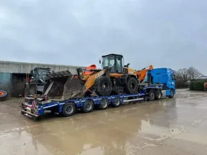 Flatbed/Skeleton Trailers Accessible for Jobs