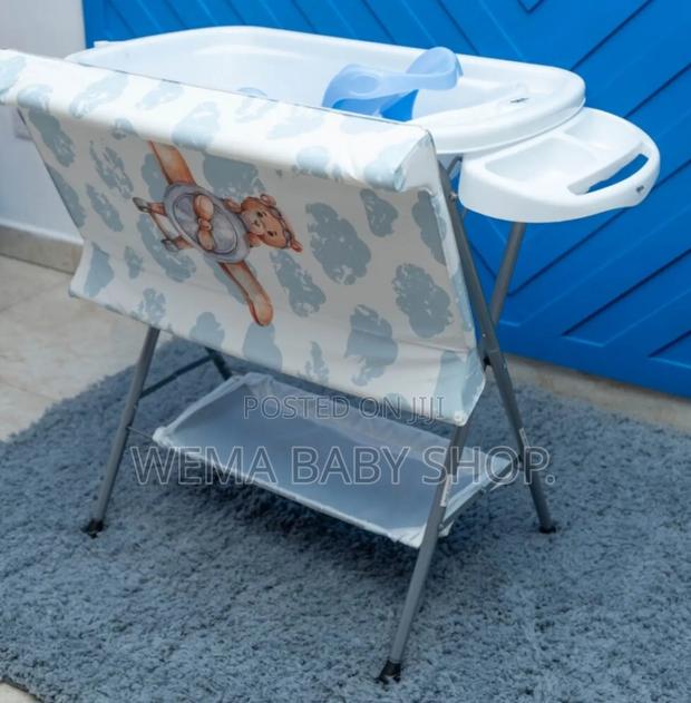 Baby Portable/Foldable Bath Station With a Changing Mat - thumbnail 5
