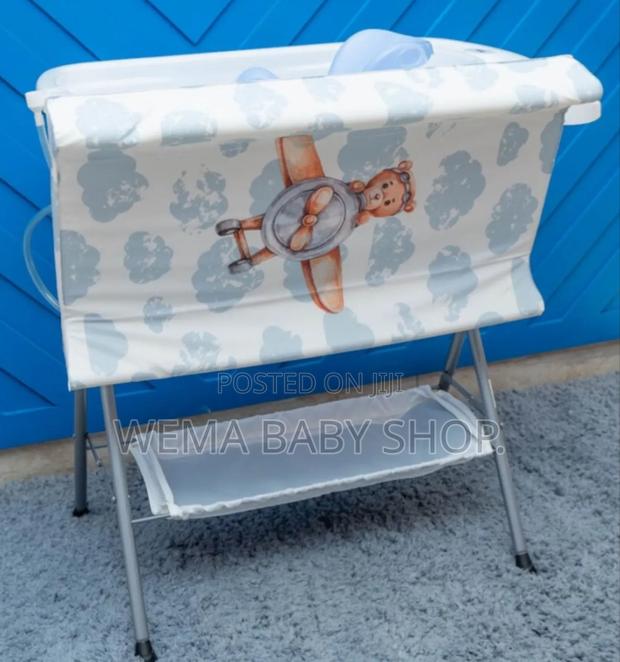 Baby Portable/Foldable Bath Station With a Changing Mat - thumbnail 6