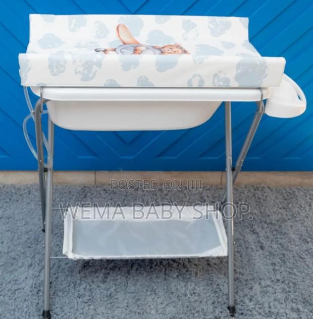 Baby Portable/Foldable Bath Station With a Changing Mat - thumbnail 7